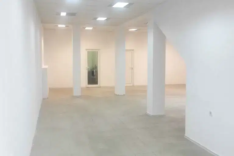 Магазин в Монтана, Широк център