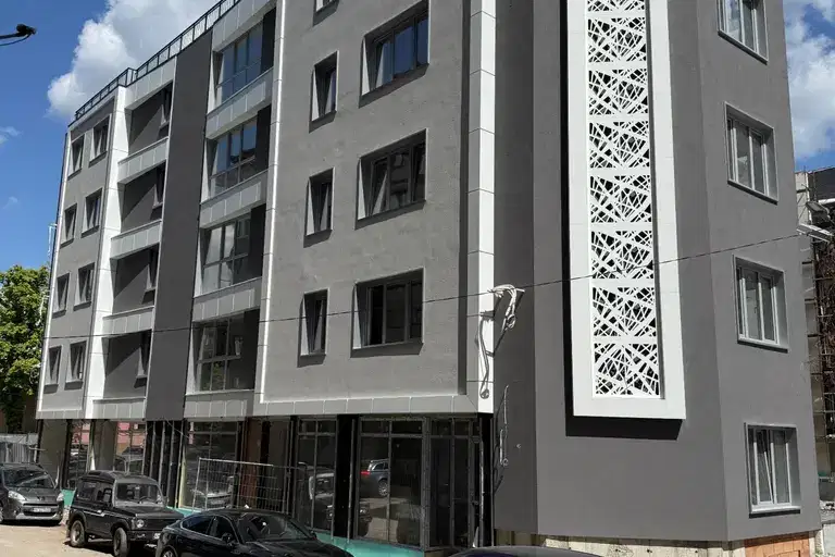 Shop in Pernik, Centyr