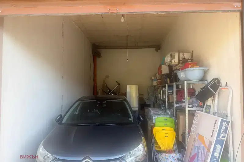 Shop in Pernik, Iztok