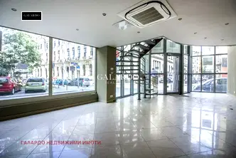 Магазин в София, Център