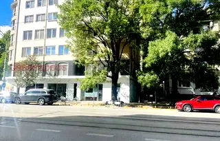 Магазин в София, Иван Вазов