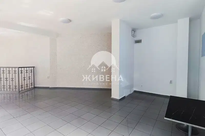 Магазин във Варна, Операта