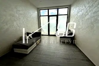 Магазин във Варна, Владислав Варненчик 1