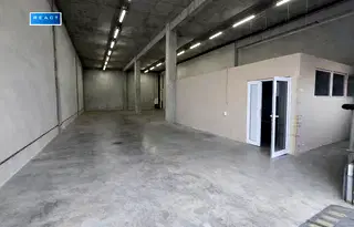 Склад в София, Враждебна